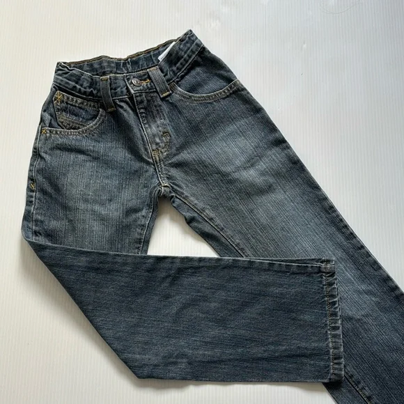 Wrangler 100% cotton, 5 pockets jeans.  Boys size 10 slim