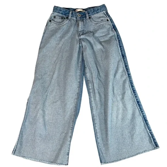 Levi's 94 Baggy Wide Leg Jeans Light Wash Denim Cropped Raw Hem Size 10  Reg
