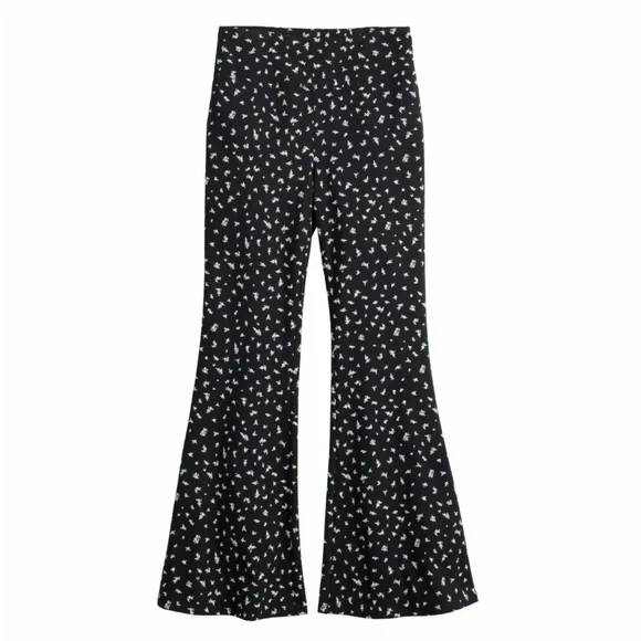 🐣NWOT SO Black and White Floral Flare leggings