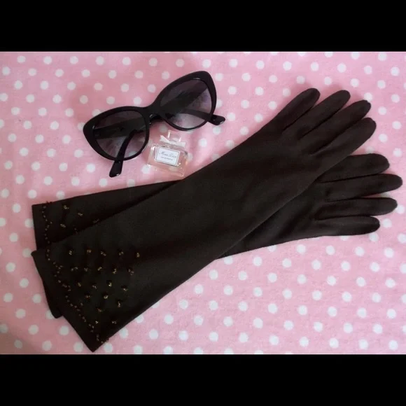 Vtg 1940’s “Saks Fifth Avenue” Brown beaded gloves