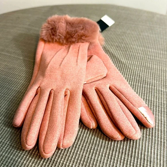 Faux Fur Band Detailed Blush Colored Gloves