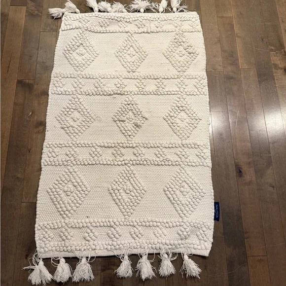 Nautica Cream Textured Bath Mat with Tassels