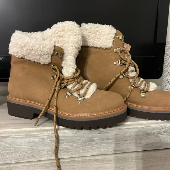 Tommy Hilfiger Tan Shearling-Lined Winter Boots