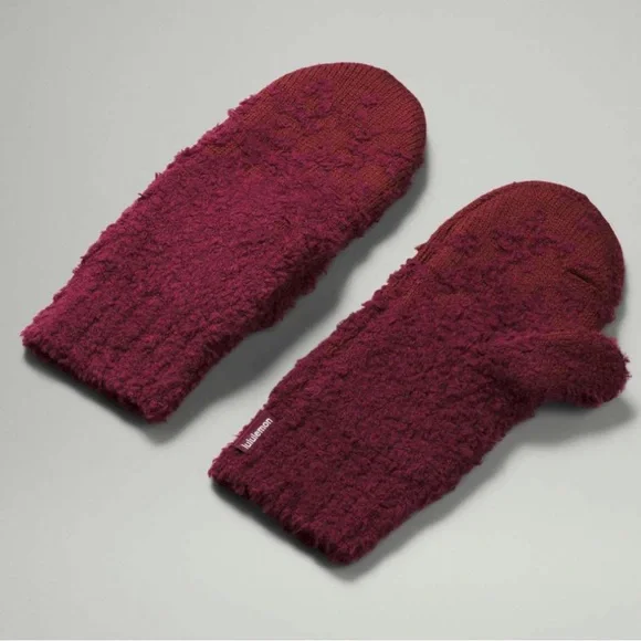 Lululemon Women's Ombre Knit Textured Mittens Red‎ Merlot / Red Merlot M/L NWT!