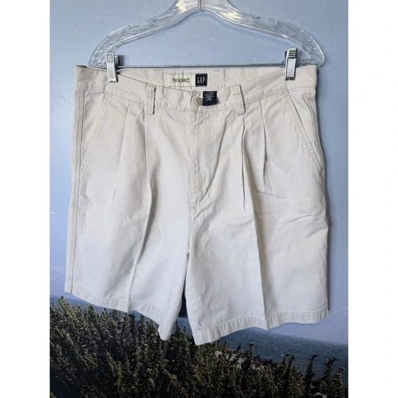 1990's GAP Men's Pleated Shorts Size 35