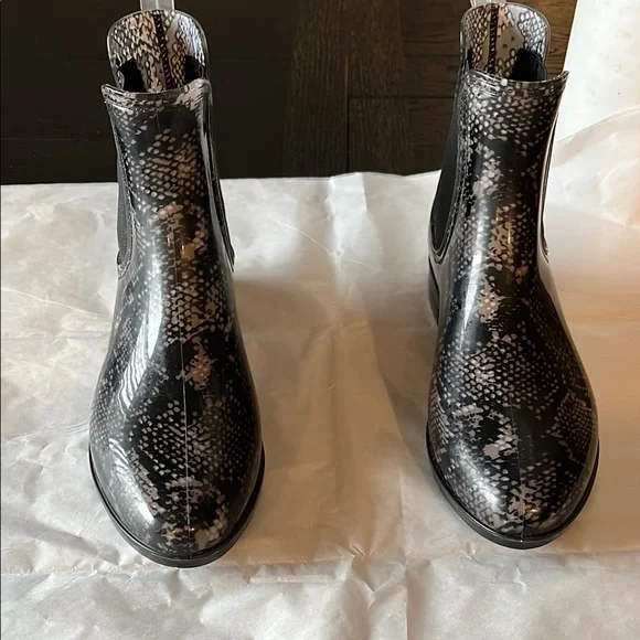 INC International‎ Concepts Black Snake Print Rain Boots