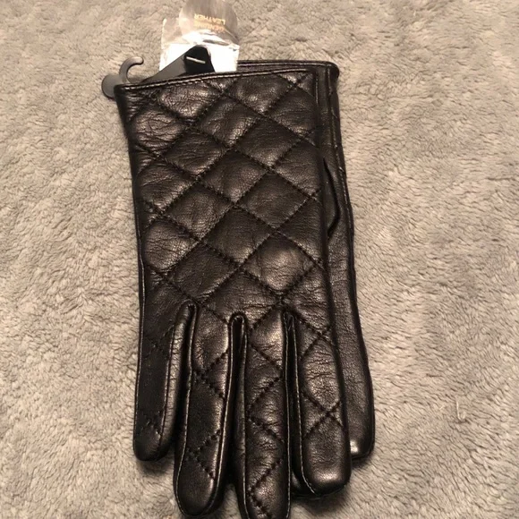 Dress Barn Black Quilted Leather Gloves