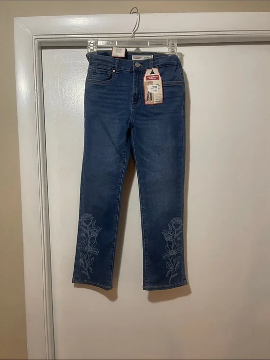 Levi's gils Blue  Jeans with Embroidered Florals nwt size 10