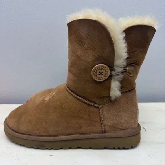 Ugg Brown Suede Bailey Button Short Boots Size 8