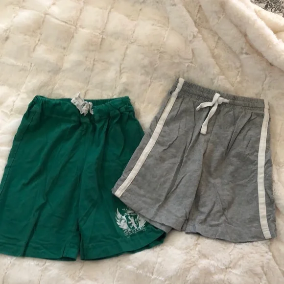 Children’s Place/Crazy 8 bundle of 2 cotton shorts.  EUC, size small (5/6).