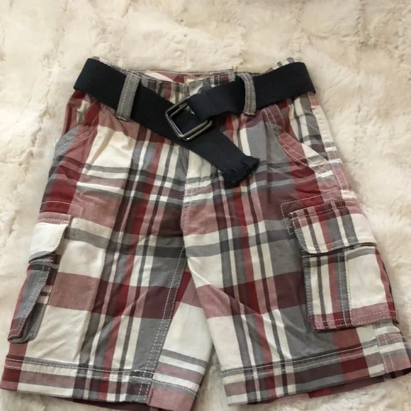 Arizona youth adjustable waist cargo shorts, NWT.  Size 5.