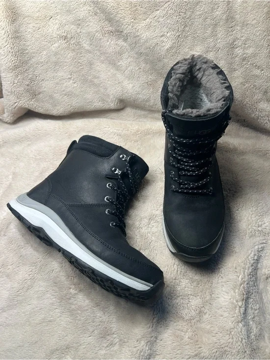 UGG Zaydie waterproof winter boots in black leather with a sheepskin lining 7.5