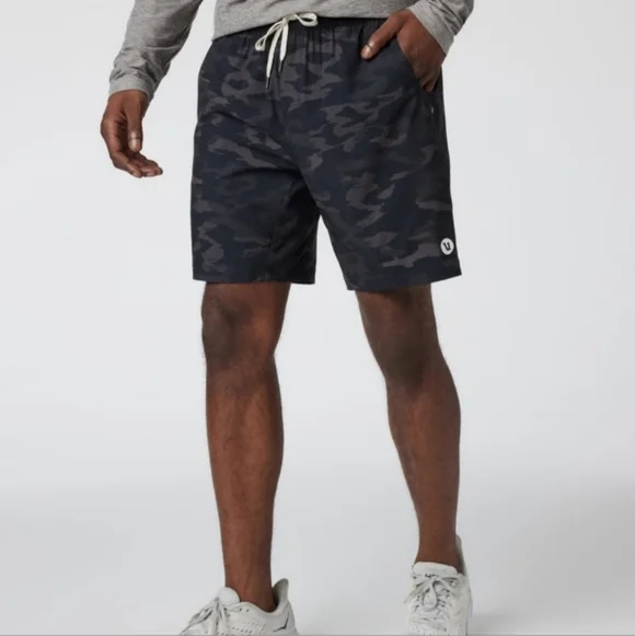 Vuori Kore Black Camo Athletic Shorts Lined - S