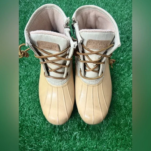 Sperry Women’s Beige and Brown saltwater‎ Boots Size 7.5