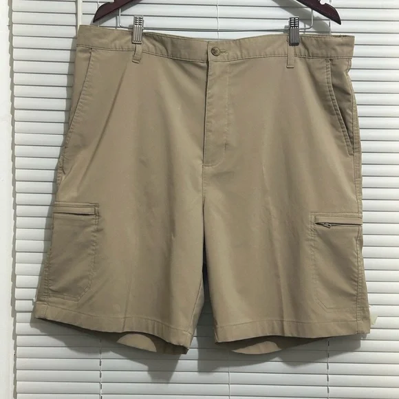 Chaps Shorts Golf Mens Khaki Stretch Zip Pockets Flat Front Cargo Sz 40