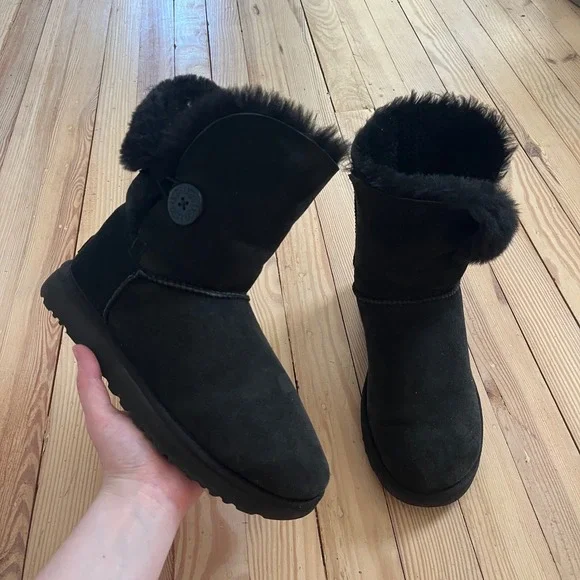 UGG Bailey Button Black Suede Shearling Boots Womens 9 Mid Calf comfort casual