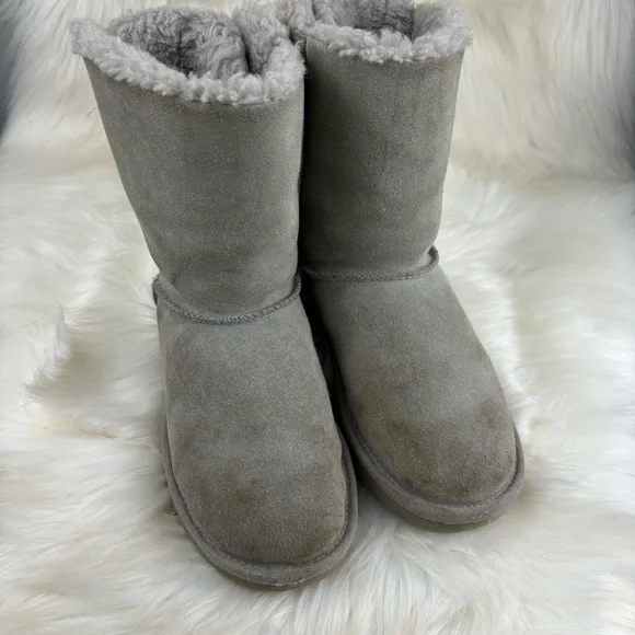 UGG BOW WINTER BOOTS SIZE 5 WOMAN