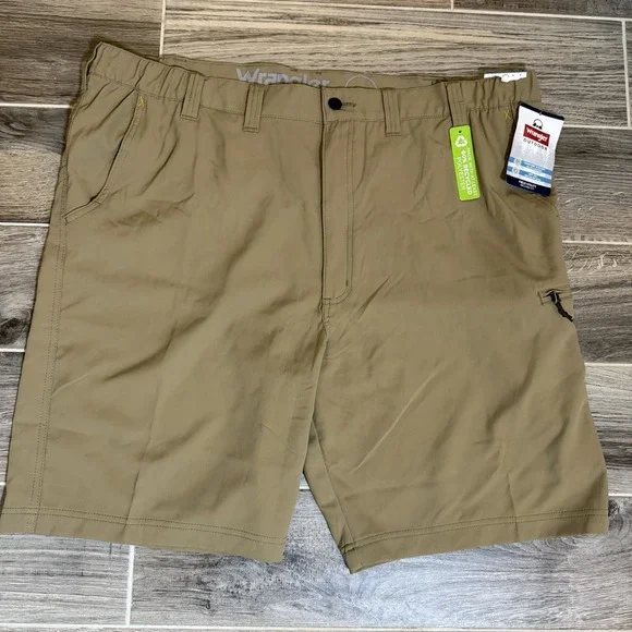Wrangler Men's 44 Field Utility Relaxed Fit Shorts Khaki Poly Cargo 10