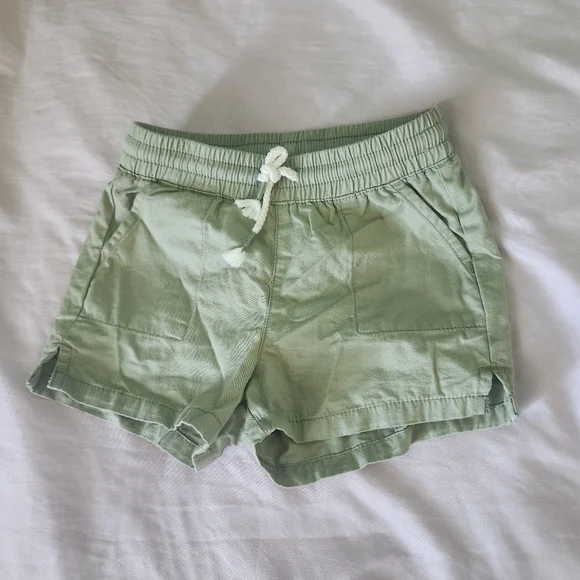 Okie dokie light green shorts size 2T stretch waist