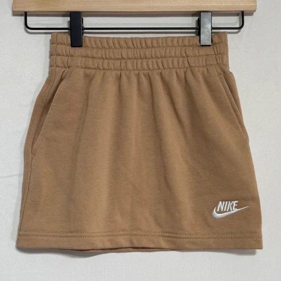 NWT Nike Kids Sportswear Club Fleece Skirt Tan Brown HQ9432-200‎ Size XS 6/7