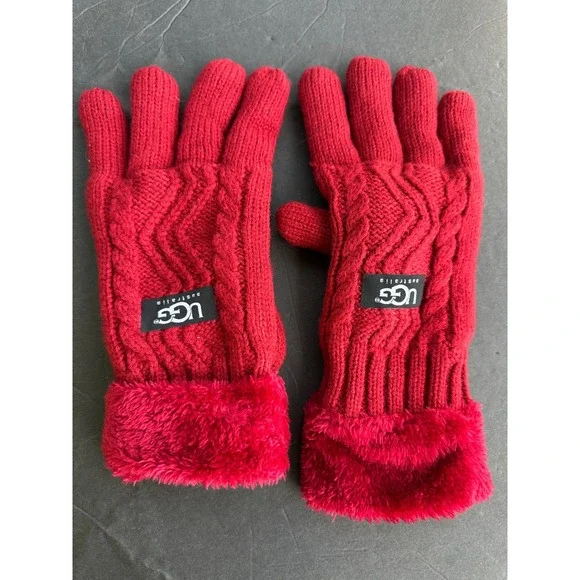 UGG Australia Red Cable Knit Gloves W. Faux Fur Trim Logo Patch Winter Accessory