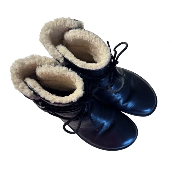 UGG Australia Caspia Black Leather Winter Ankle Boots Size 8