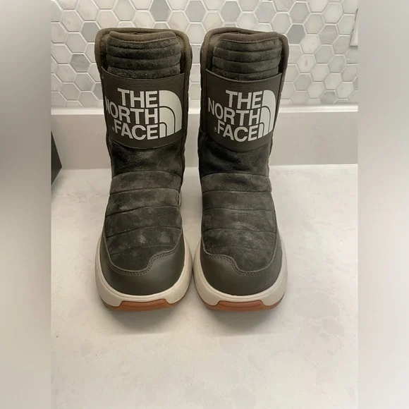 The North Face‎ Green Winter Boots Women’s size 6.5