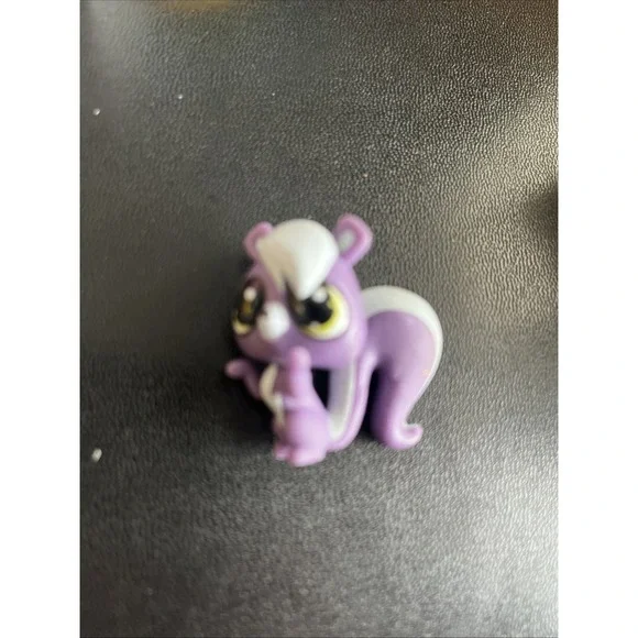 Hasbro Littlest Pet Shop #3780 Skunk Purple Bit Mini LPS