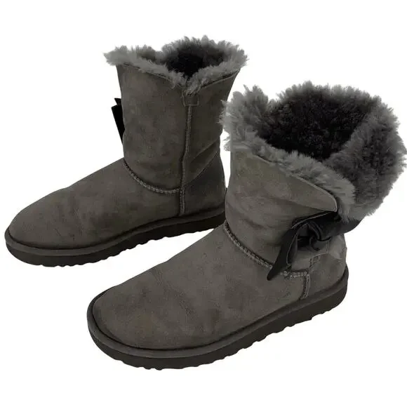 UGG Women's Daelynn Boots Size 8 Charcoal Gray Classic Short Sheepskin Lined Bow