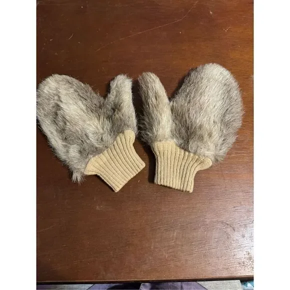Faux fur mittens