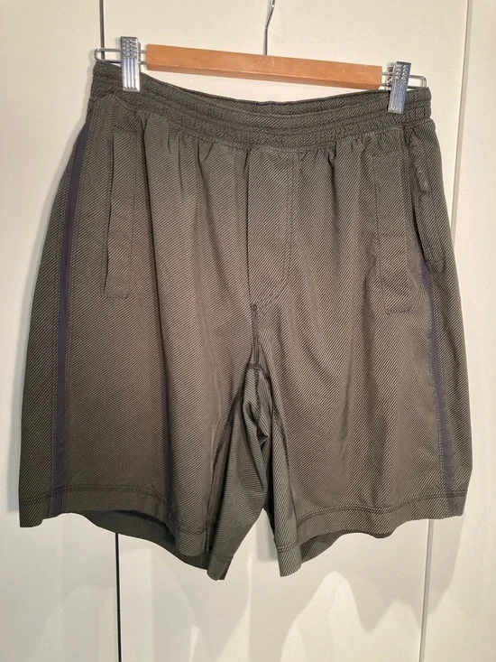 Lululemon run response men’s performance shorts L dark green black Stripes