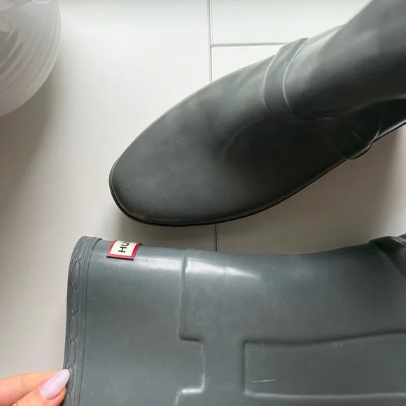 Hunter Classic Gray Footwear with hidden heels