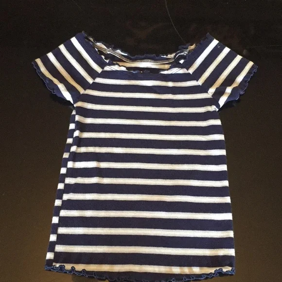 Justice t shirt striped blue and white size 6/7‎