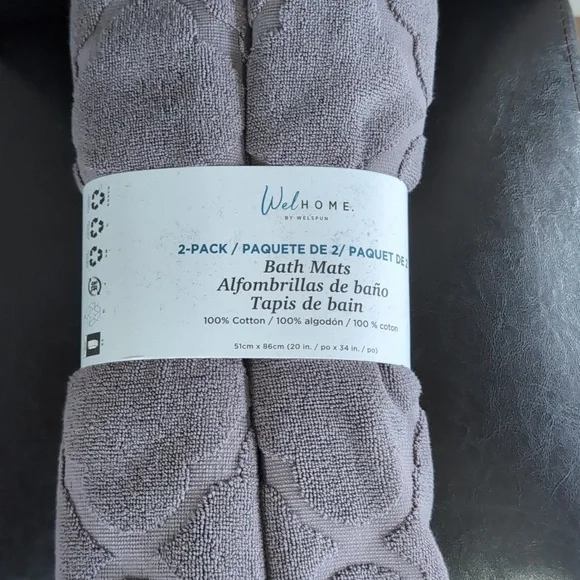 100% cotton bath mats. Two pack