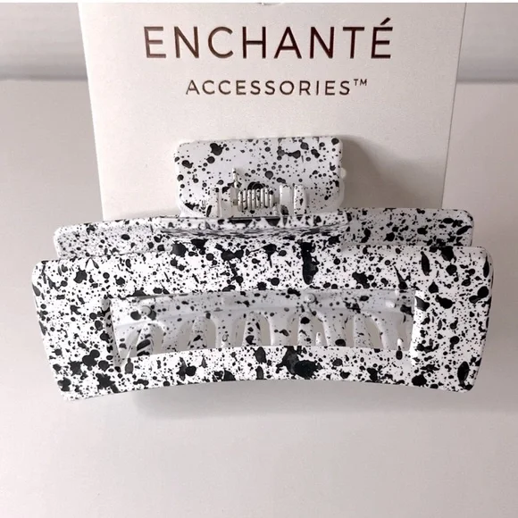 4/$20 Enchanté Accessories Hair Clamp