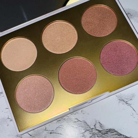 Like new Mac ignite wonder face palette Swatched only a couple of times No box