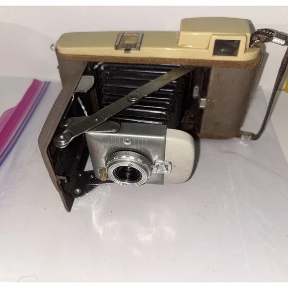 Vintage Highlander Polaroid Land Camera Model 80A 1950s PROP