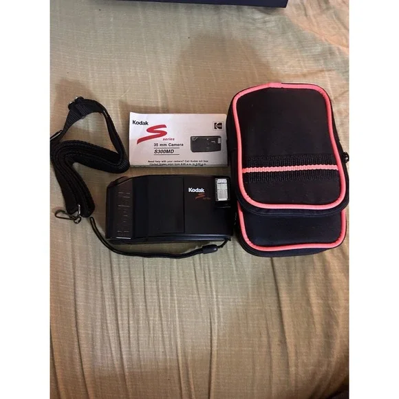 Kodak S300MD 35mm‎ Film Camera With Instructions & Bag! Works