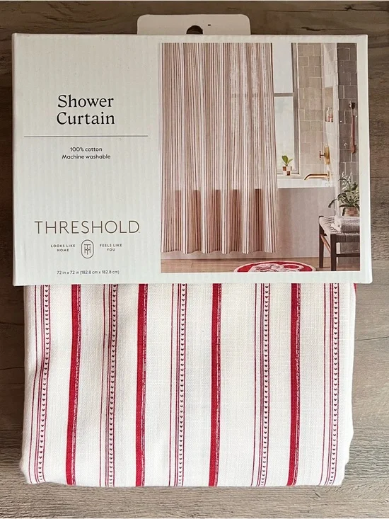 Threshold shower curatin