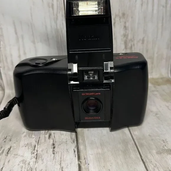 Kodak‎ Star 935 Point & Shoot 35mm Film Camera Pop-Up Flash Case