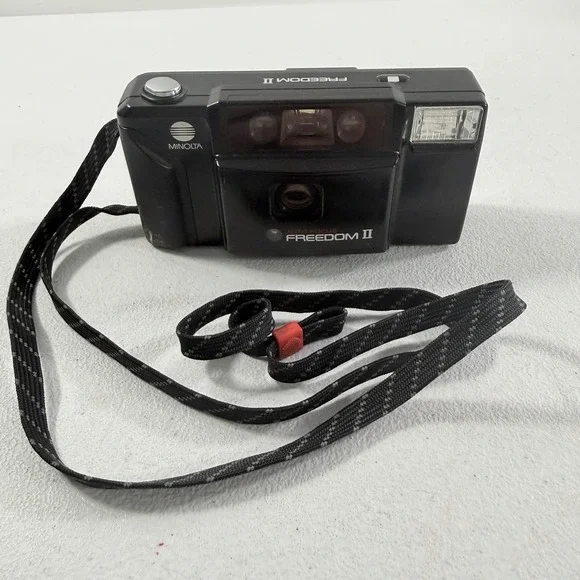 Minolta Freedom II 35mm Film Camera Point Shoot AF Flash READ DESCRIPTION WORKS‎