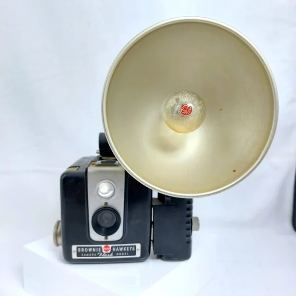 Vtg 50s Kodak Brownie Hawkeye Flash Model Camera‎ w/ Original Box & Flasholder