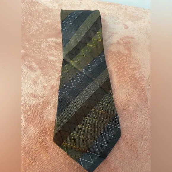 DKNY Men's Tie in Black and Brown with Yellow Accents