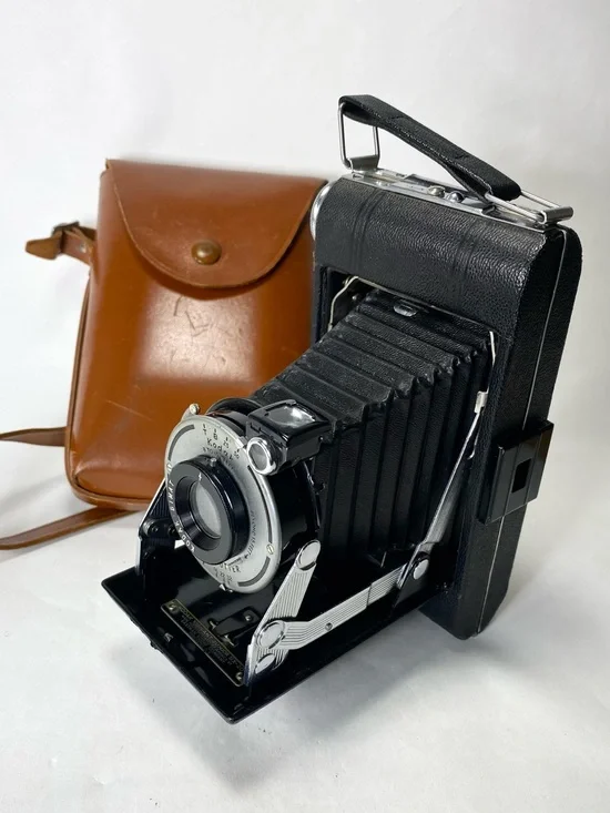 1940s Kodak Vigilant Junior Six-20 Folding Dakon Shutter Camera + Leather Case