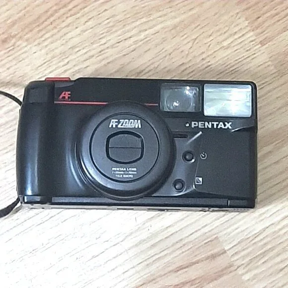 Pentax IQ Zoom 70‎ Date Camera 35mm Point and Shoot 70mm Tele Macro Not Tested