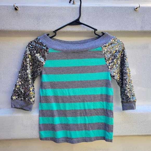 ❤️🩷❤️ Justice off shoulder sequin sleeve top size 7