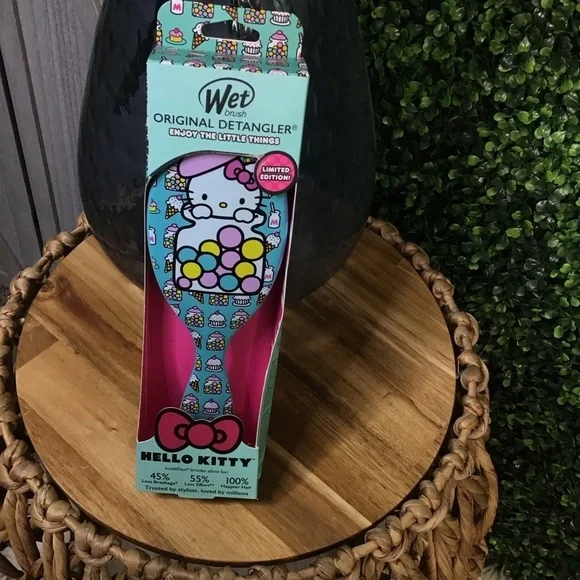 Collectable hello kitty wet hair brush‎ new limited edition