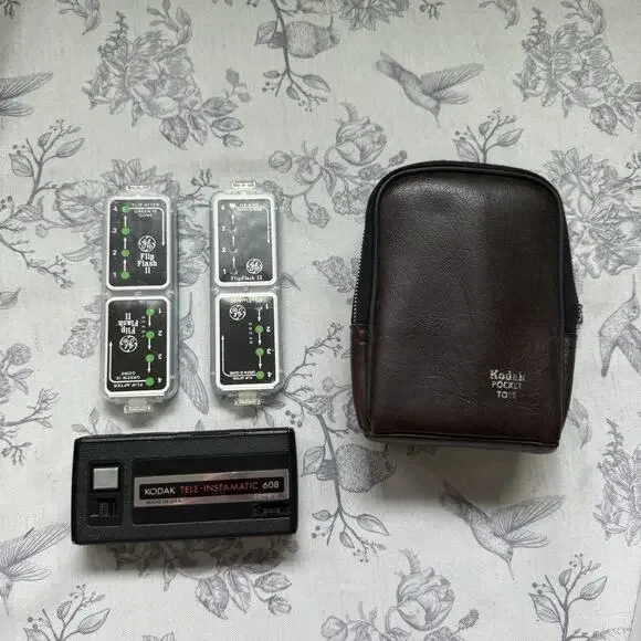 Vtg 70s Kodak Tele Instamatic 608 110 Film Camera Kodak Tote Case Flip Flash Lot