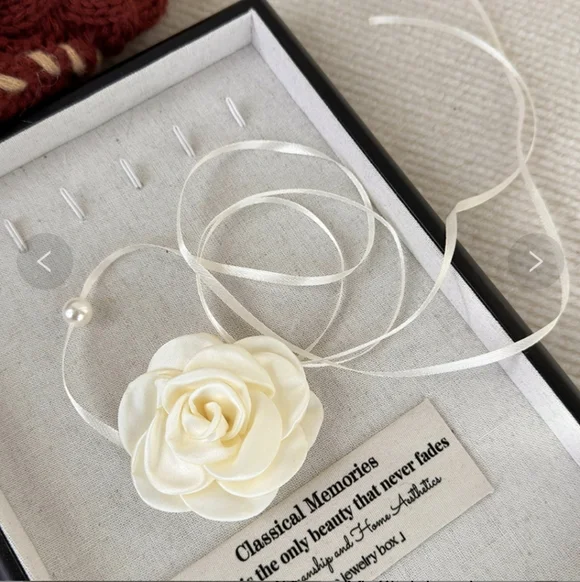 Elegant Cream Rose Ribbon Choker