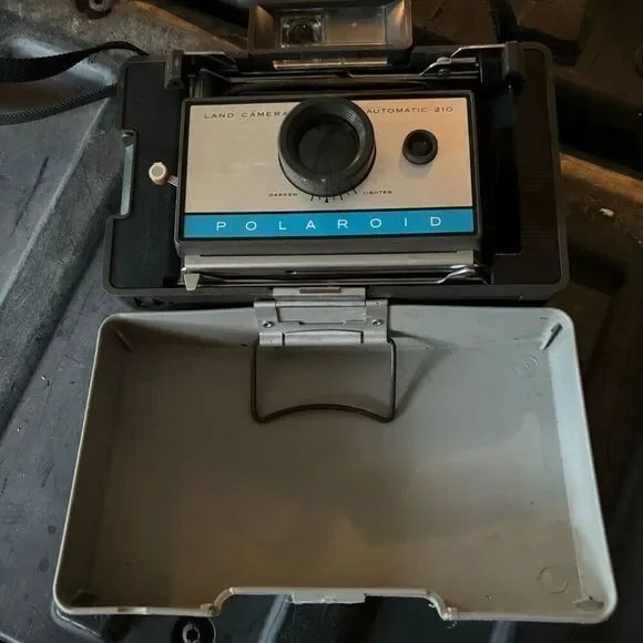 Polaroid 210 Land Camera *Not Tested*